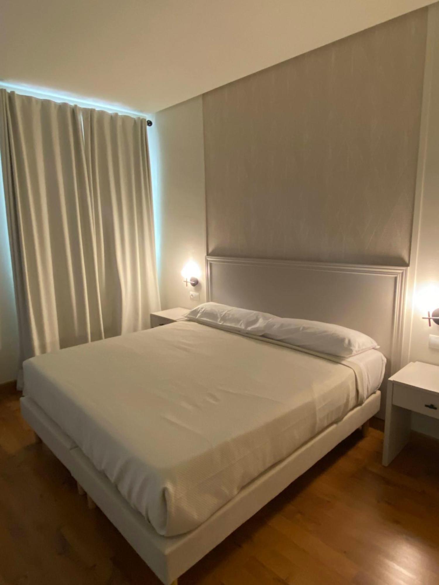 Hotel Santa Ana La Carlota Kültér fotó